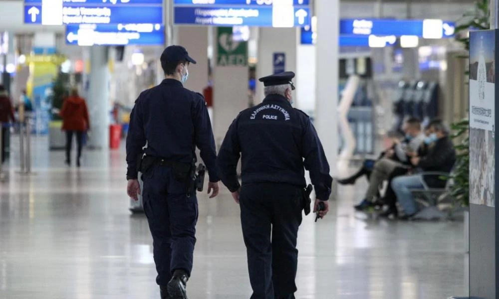 Χειροπέδες σε 33χρονο - Προσπάθησε να περάσει κοκαΐνη στη χώρα